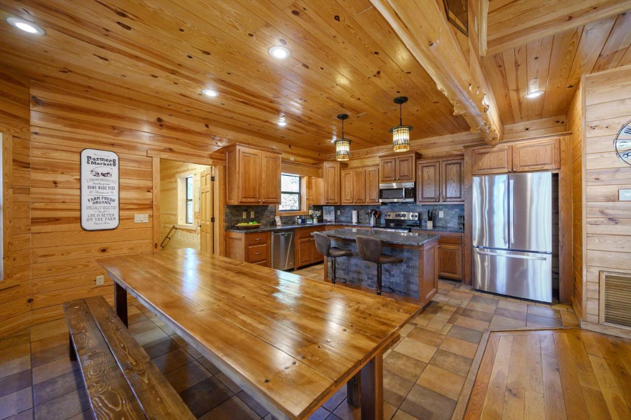 بروكن بو The Eastwood Spacious Retreat With 4 King En-Suites - Hot Tub - Pet-Friendly - Cozy Fire Pit - Prime Location - Multi-Family المظهر الخارجي الصورة