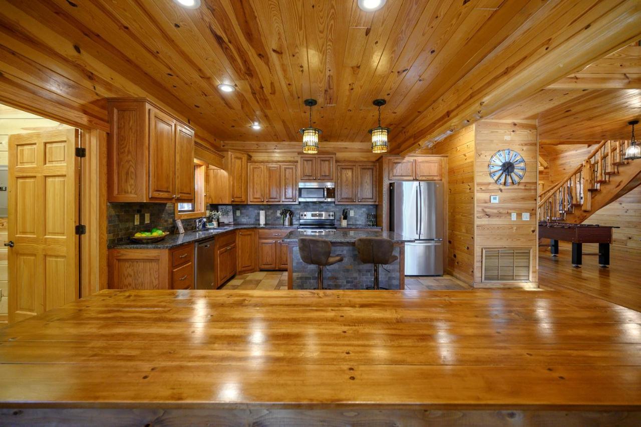بروكن بو The Eastwood Spacious Retreat With 4 King En-Suites - Hot Tub - Pet-Friendly - Cozy Fire Pit - Prime Location - Multi-Family المظهر الخارجي الصورة