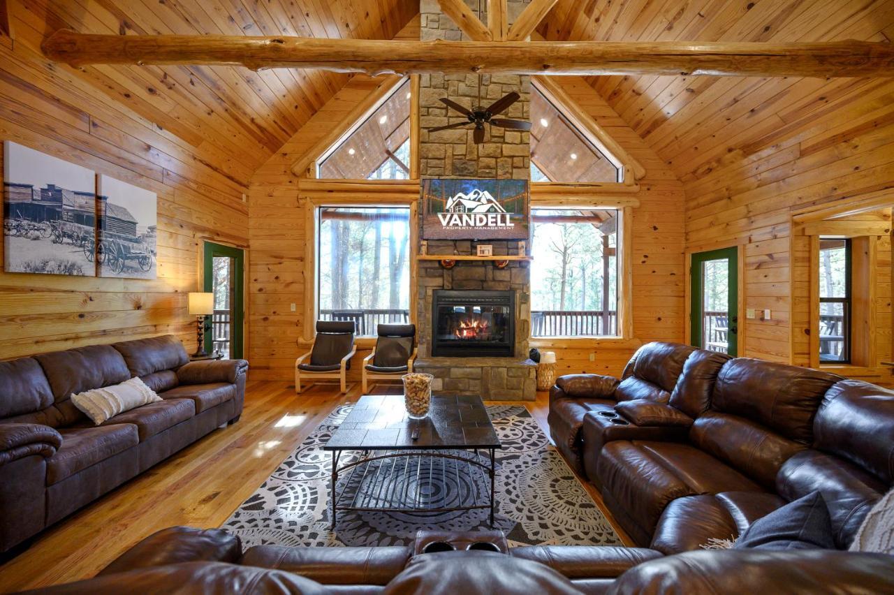 بروكن بو The Eastwood Spacious Retreat With 4 King En-Suites - Hot Tub - Pet-Friendly - Cozy Fire Pit - Prime Location - Multi-Family المظهر الخارجي الصورة