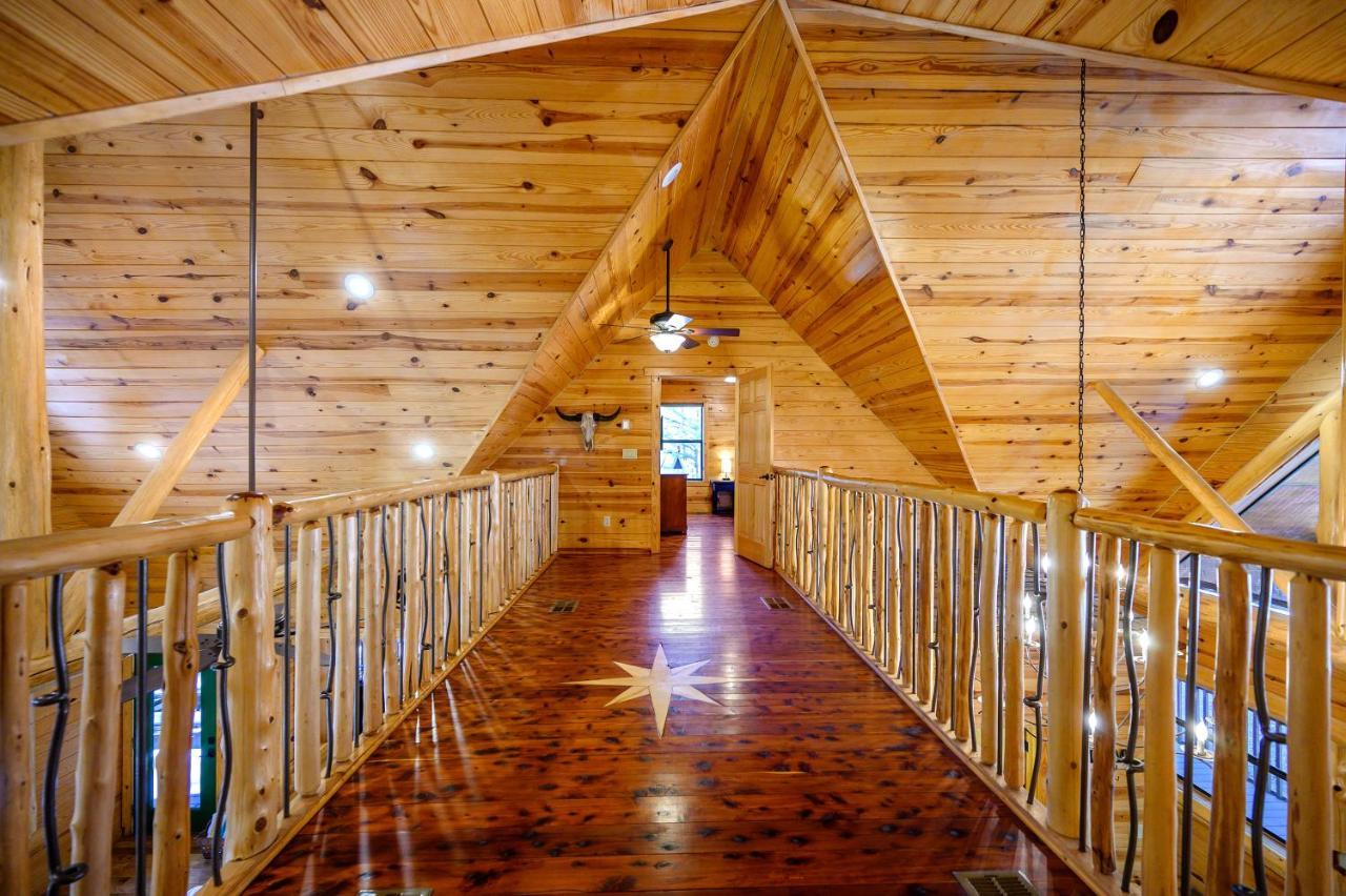 بروكن بو The Eastwood Spacious Retreat With 4 King En-Suites - Hot Tub - Pet-Friendly - Cozy Fire Pit - Prime Location - Multi-Family المظهر الخارجي الصورة