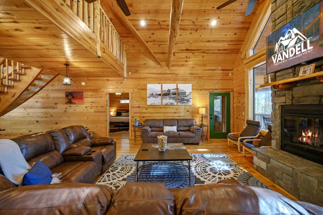 بروكن بو The Eastwood Spacious Retreat With 4 King En-Suites - Hot Tub - Pet-Friendly - Cozy Fire Pit - Prime Location - Multi-Family المظهر الخارجي الصورة
