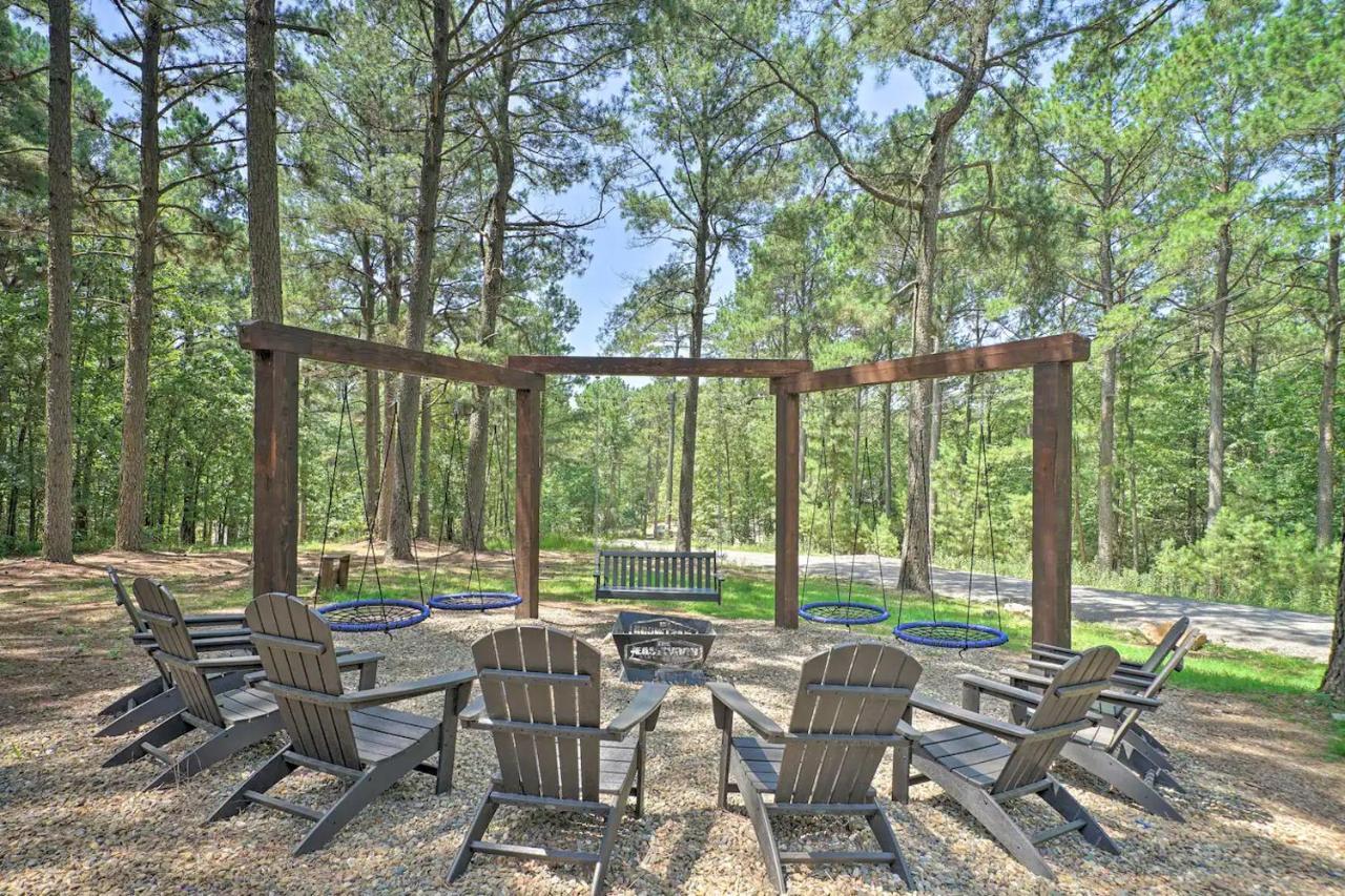 بروكن بو The Eastwood Spacious Retreat With 4 King En-Suites - Hot Tub - Pet-Friendly - Cozy Fire Pit - Prime Location - Multi-Family المظهر الخارجي الصورة