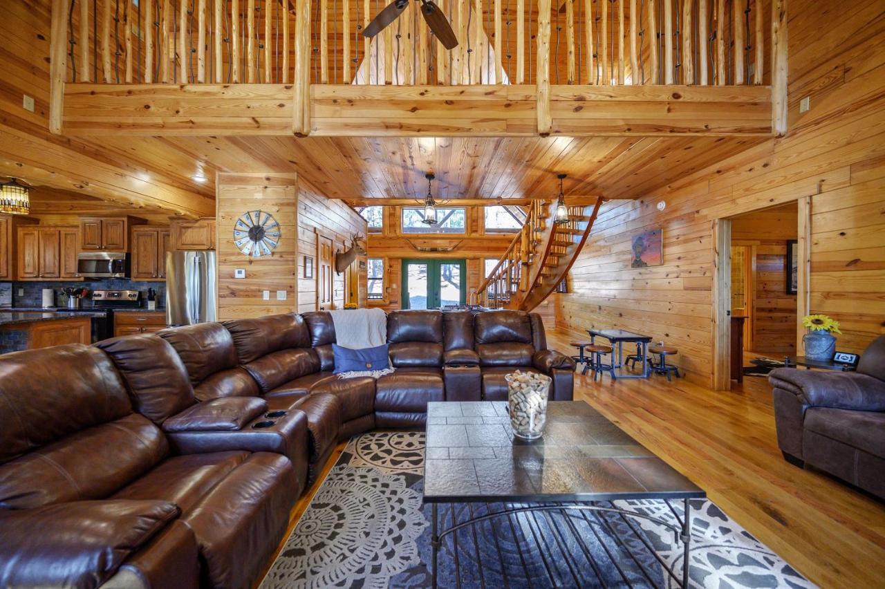 بروكن بو The Eastwood Spacious Retreat With 4 King En-Suites - Hot Tub - Pet-Friendly - Cozy Fire Pit - Prime Location - Multi-Family المظهر الخارجي الصورة
