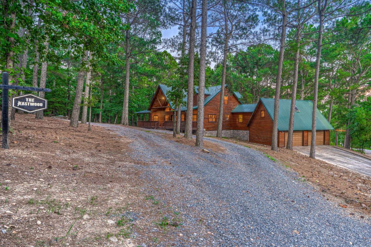 بروكن بو The Eastwood Spacious Retreat With 4 King En-Suites - Hot Tub - Pet-Friendly - Cozy Fire Pit - Prime Location - Multi-Family المظهر الخارجي الصورة