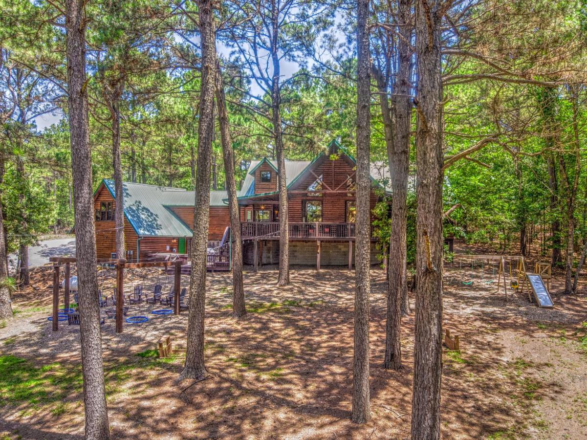 بروكن بو The Eastwood Spacious Retreat With 4 King En-Suites - Hot Tub - Pet-Friendly - Cozy Fire Pit - Prime Location - Multi-Family المظهر الخارجي الصورة