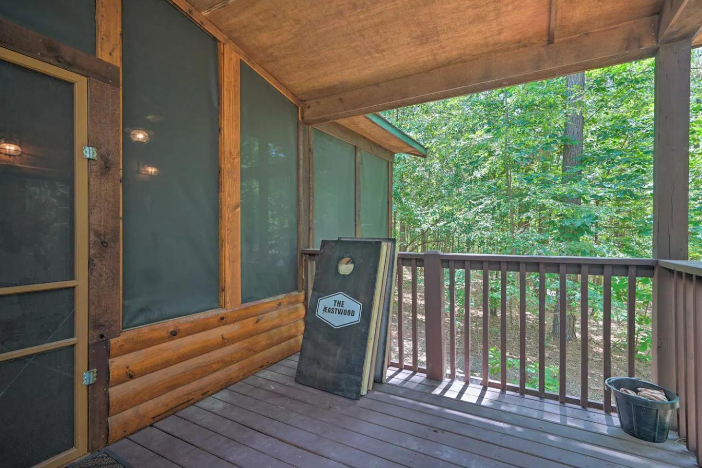 بروكن بو The Eastwood Spacious Retreat With 4 King En-Suites - Hot Tub - Pet-Friendly - Cozy Fire Pit - Prime Location - Multi-Family المظهر الخارجي الصورة